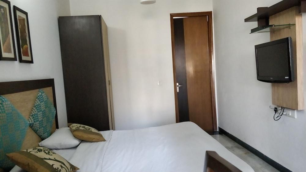 לינה וארוחת בוקר ניו דלהי East End Retreat מראה חיצוני תמונה