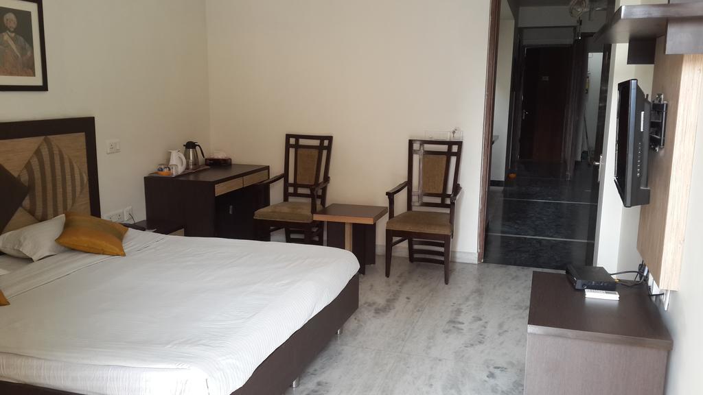 לינה וארוחת בוקר ניו דלהי East End Retreat מראה חיצוני תמונה